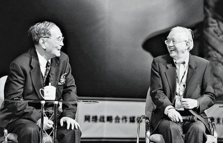 2008年，吴敬琏与厉以宁同台解读改革开放30年得与失