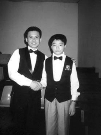 丁俊晖（右）