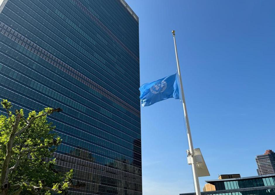 联合国总部为在直升机事故中遇难的伊朗总统莱希降半旗志哀 
