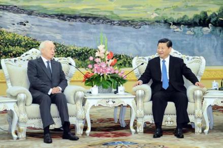 时任国家副主席的习近平会见阿兰·梅里埃