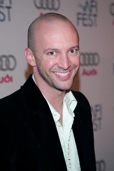 <span style='color:red'>J</span>·P·马诺克斯