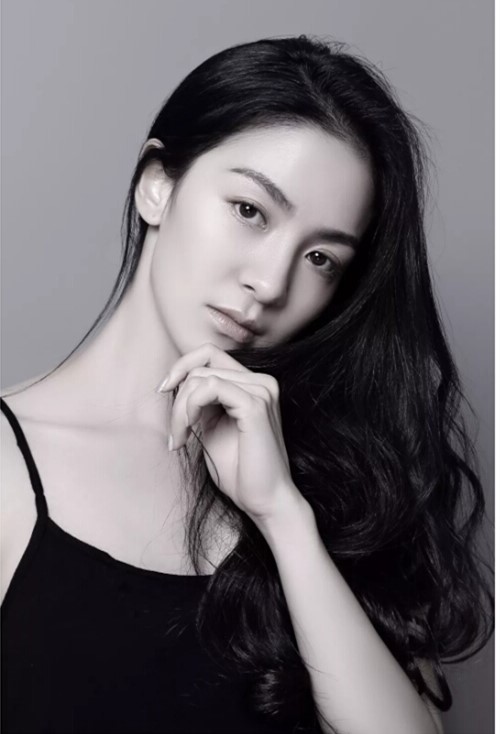 唐诗逸的图片